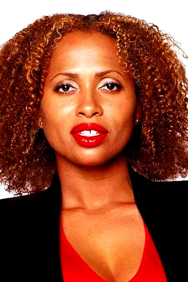  Lisa Nicole Carson