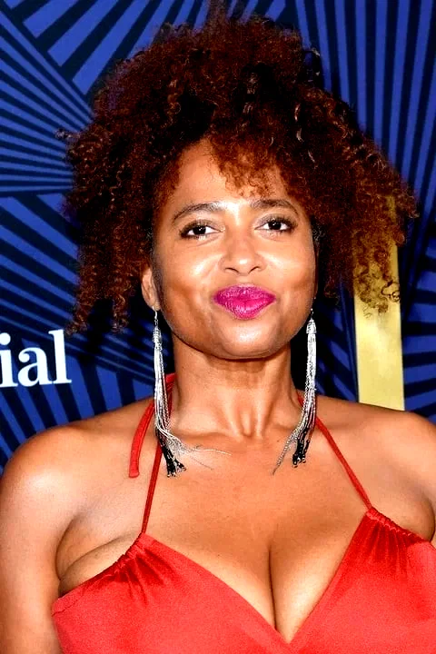  Lisa Nicole Carson