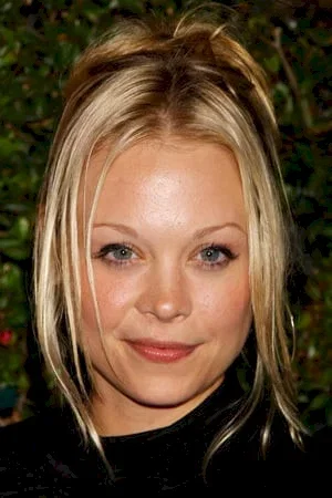  Alexandra Holden