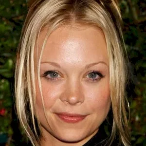  Alexandra Holden