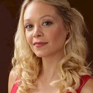  Alexandra Holden