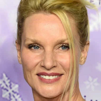  Nicollette Sheridan