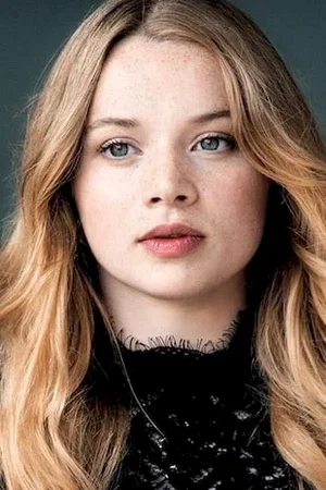  Luna Wedler photo
