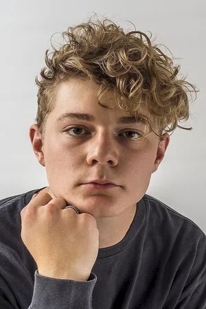  Matthew Vey photo