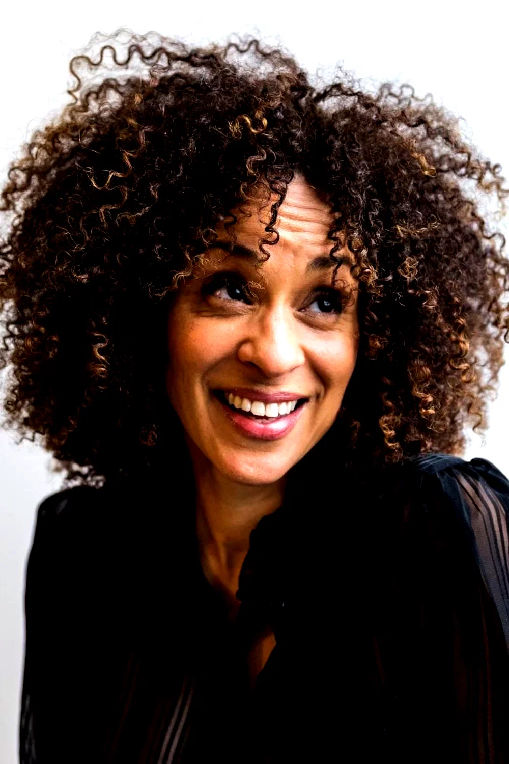  Karyn Parsons