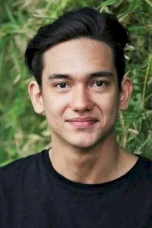  Adipati Dolken photo