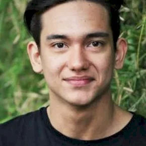Photo star :  Adipati Dolken