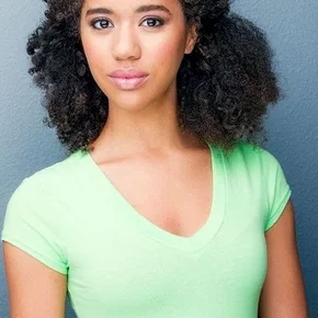Photo star :  Jasmin Savoy Brown