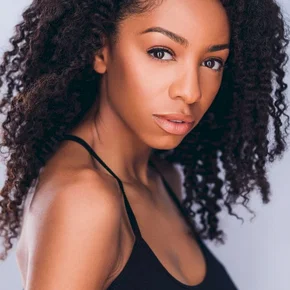 Photo star :  Christiani Pitts