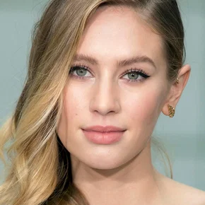 Photo star :  Dylan Penn