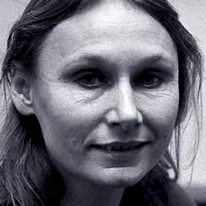  Angela Pleasence