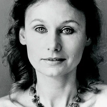  Angela Pleasence