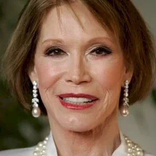  Mary Tyler Moore