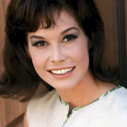  Mary Tyler Moore