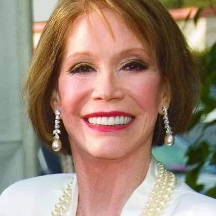 Mary Tyler Moore