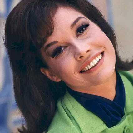  Mary Tyler Moore