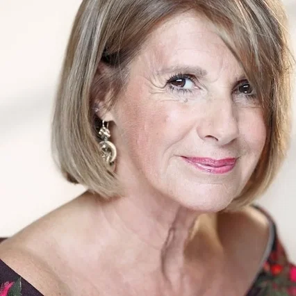  Lella Costa