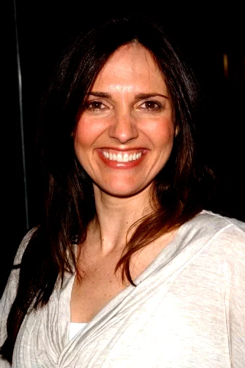  Ashley Laurence