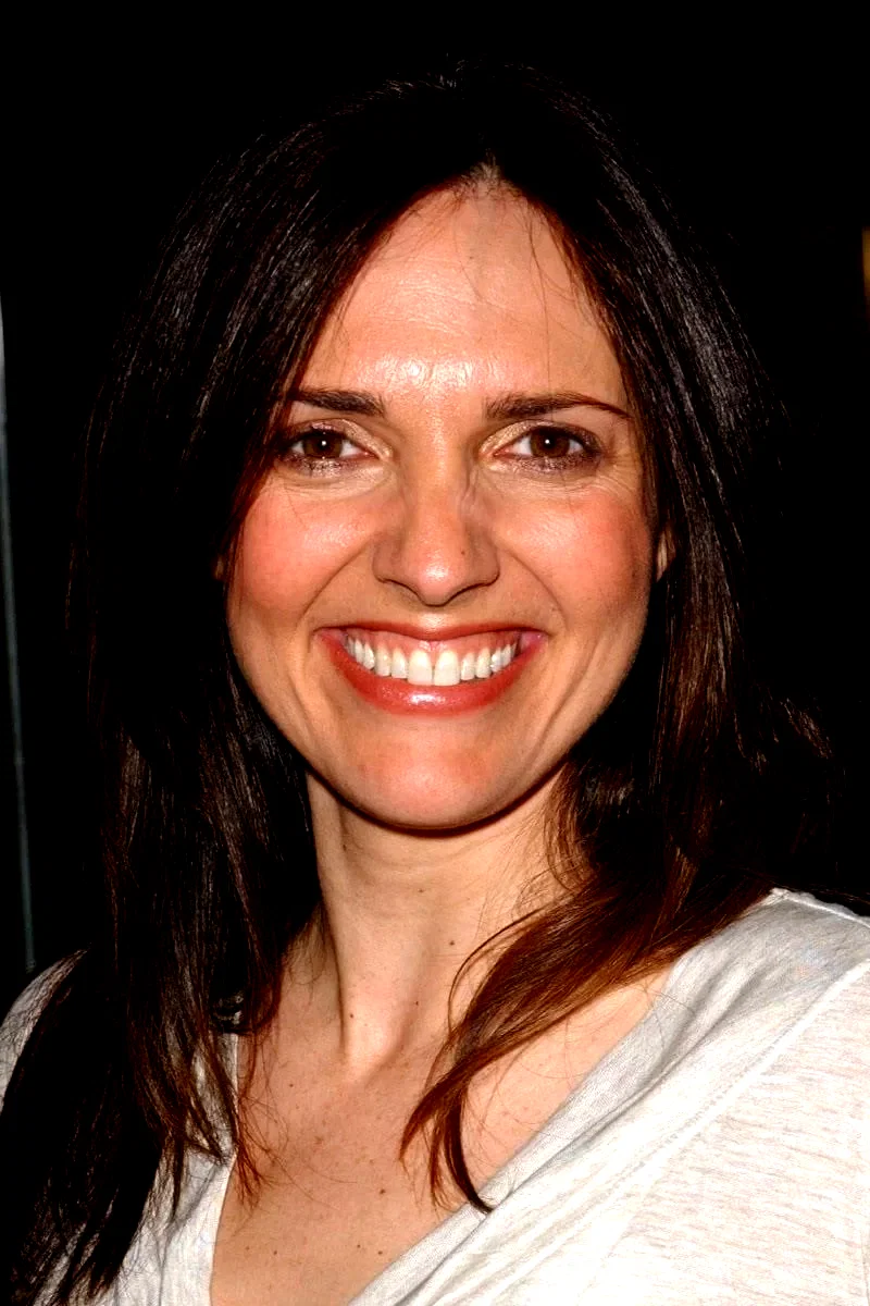  Ashley Laurence