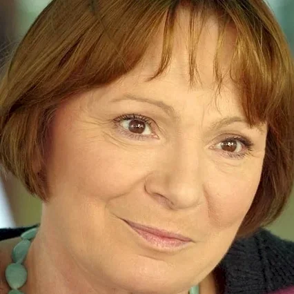  Eva Igo