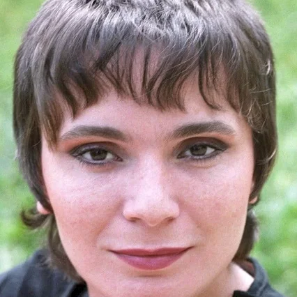  Eva Igo