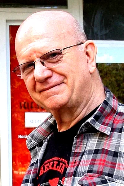 Cecil Thire