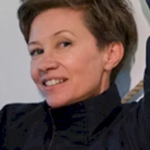  Stephanie Buttle