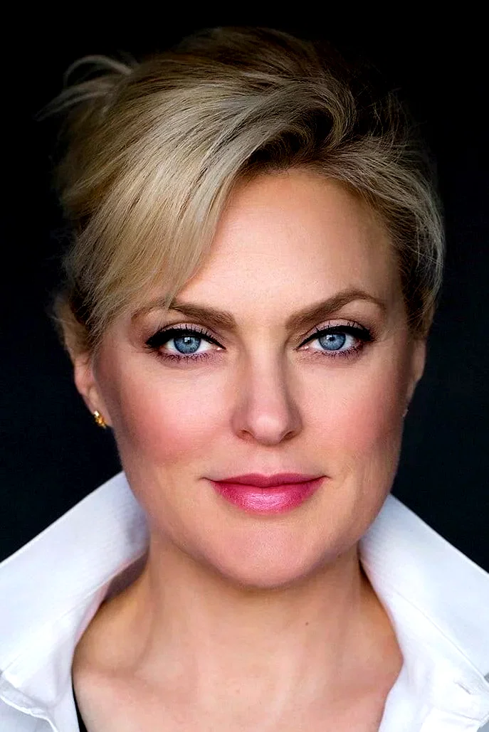 Elaine  Hendrix