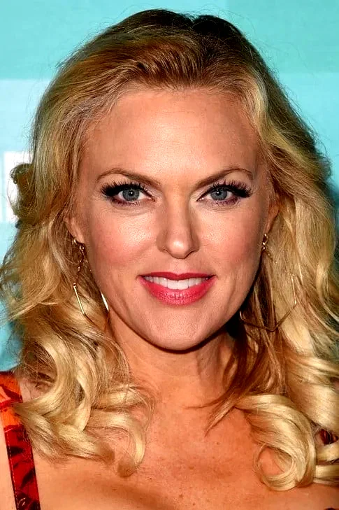 Elaine  Hendrix