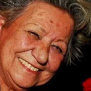  Adelaide Joao