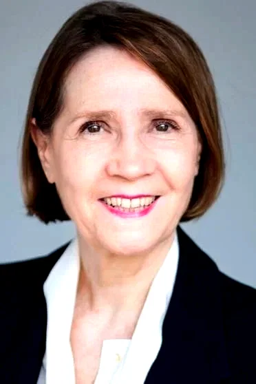 Lisa Livane
