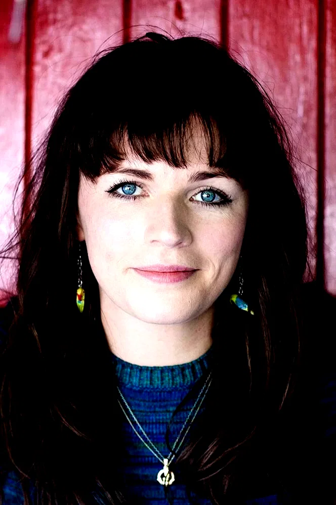  Aisling Bea