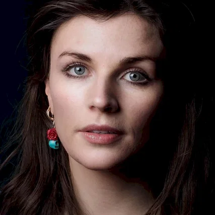  Aisling Bea