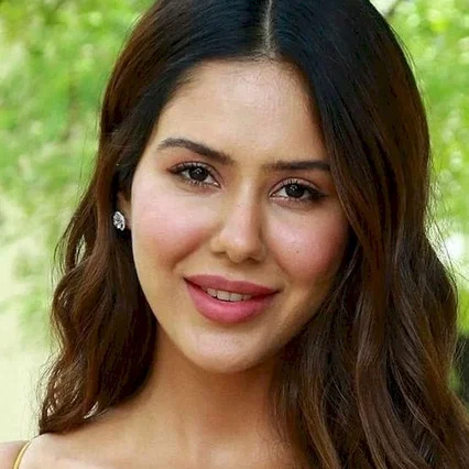  Sonam Bajwa