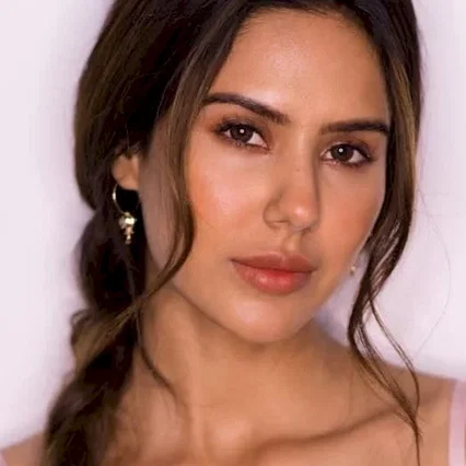  Sonam Bajwa