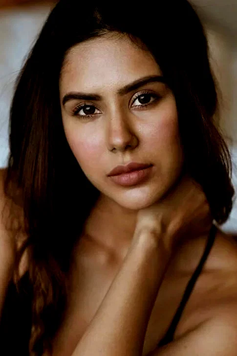  Sonam Bajwa