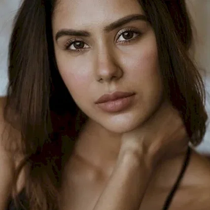 Sonam Bajwa