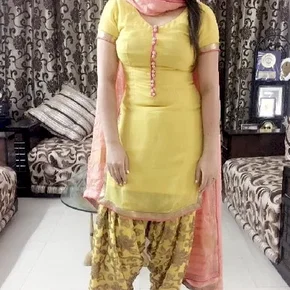 Photo star :  Nisha Bano