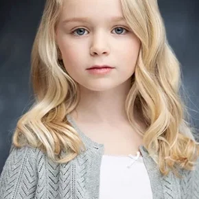Photo star :  Alix West Lefler