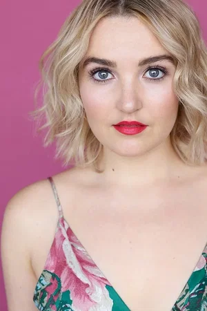  Chloe Fineman photo