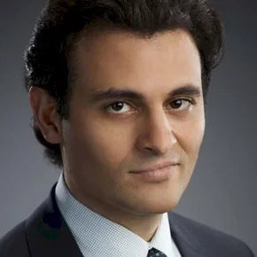 Photo star :  Arian Moayed