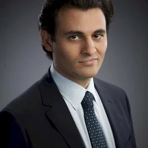 Photo star :  Arian Moayed