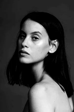  Milena Smit
