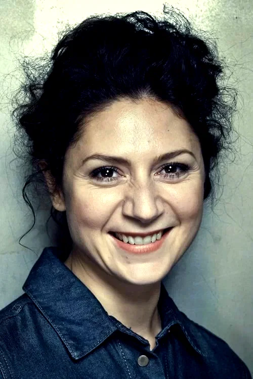  Martha Issová