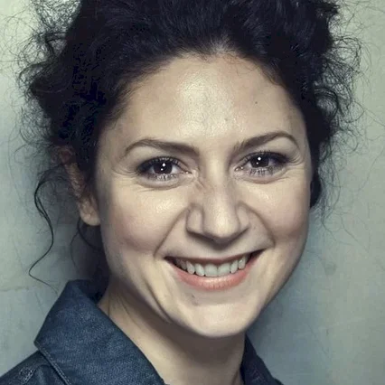  Martha Issová
