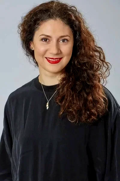  Martha Issová