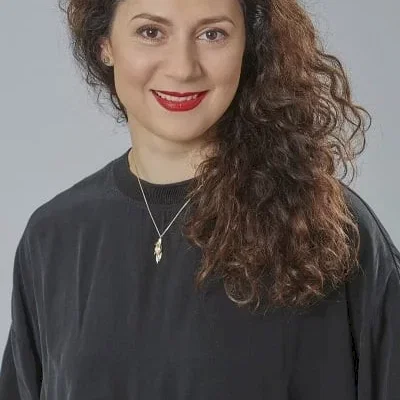  Martha Issová