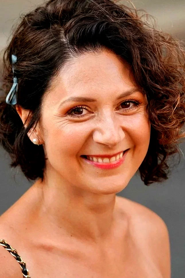  Martha Issová