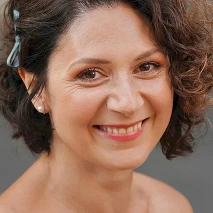  Martha Issová