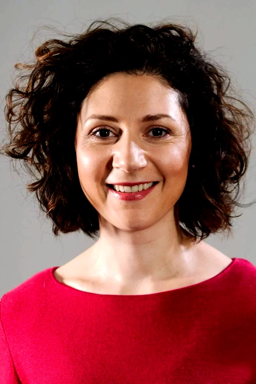  Martha Issová